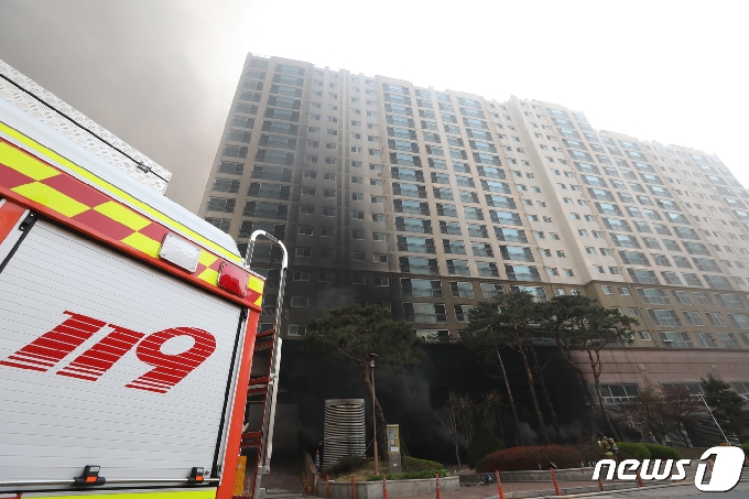 [사진] 경기 남양주 다산동 주상복합 화재 발생... 대응 2단계