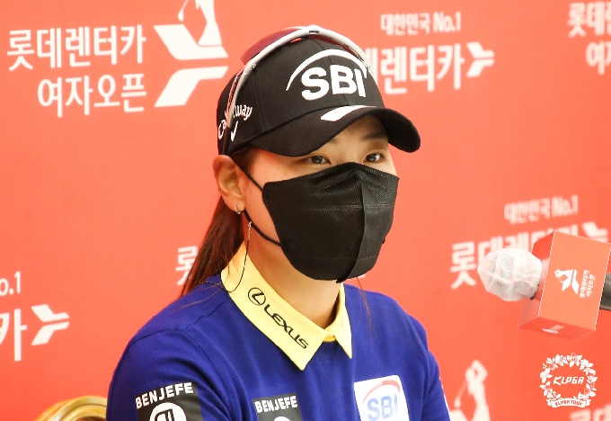 [사진] 이소미, 롯데렌터카 여자오픈 3R 단독 선두