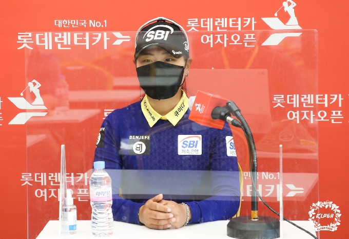 [사진] 이소미, 롯데렌터카 여자오픈 3R 단독 선두