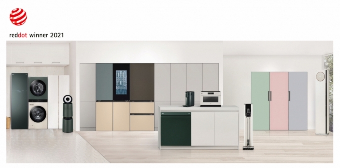 왼쪽부터 LG 오브제컬렉션 스타일러, 워시타워, 공기청정기, 상냉장 하냉동 냉장고, 김치 냉장고, 식기세척기, 정수기, 광파오븐, 청소기, 1도어 냉장·냉동·김치 컨버터블 냉장고, 휘센 타워. /사진제공=LG전자