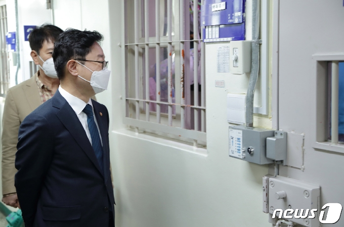 [사진] 박범계 법무부 장관, 청주여자교도소 방문