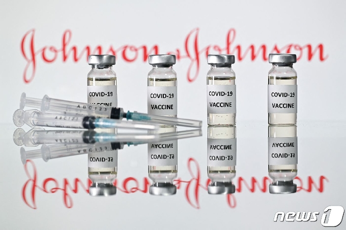 미국 제약사 존슨앤드존슨(J&J) 자회사 얀센의 코로나19 백신. © AFP=뉴스1 자료 사진진