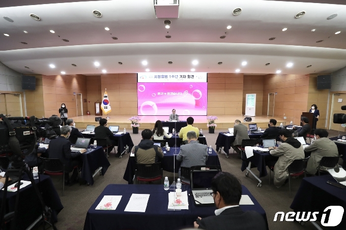 15일 천안시청 대회의실에서 열린 기자간담회.© 뉴스1