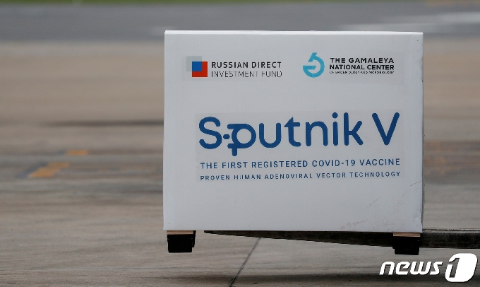 러시아 스푸트니크 V 백신이 아르헨티나 공항에 도착하고 있다. © 로이터=뉴스1 © News1 최서윤 기자