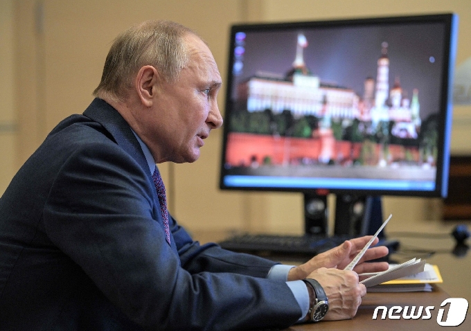 [사진] 화상 국가 최고회의서 발언하는 푸틴 대통령