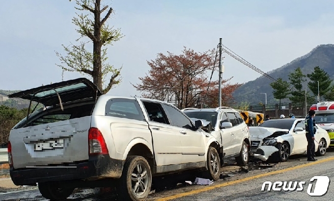 지난 11일 강원 춘천시 내 한 도로에서 발생한 교통사고 현장. © 뉴스1 신관호 기자.