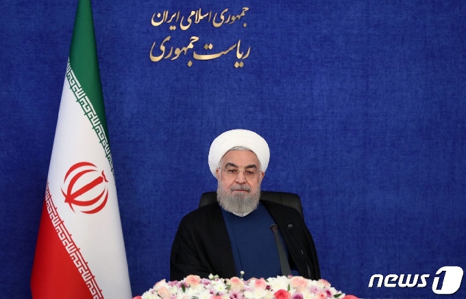 하산 로하니 이란 대통령이 15일(현지시간) 테헤란에서 열린 각료회의에 참석을 하고 있다. © AFP=뉴스1 © News1 우동명 기자