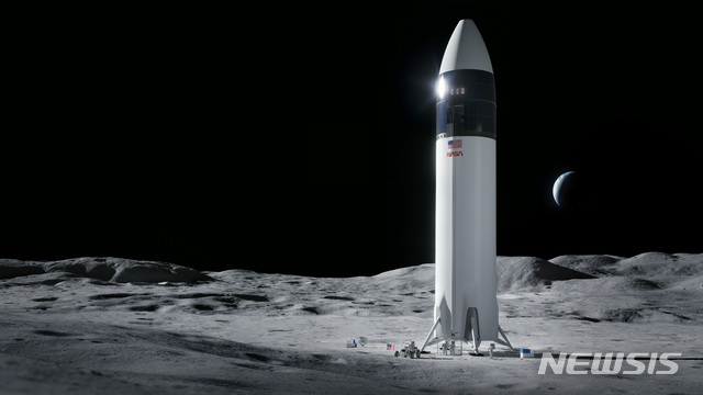 미국 탐사업체 스페이스X의 달착륙선 스타쉽이 미국 항공우주국(NASA)의 아르테미스 프로젝트의 일환으로 달에 착륙한 상상도./사진=뉴시스