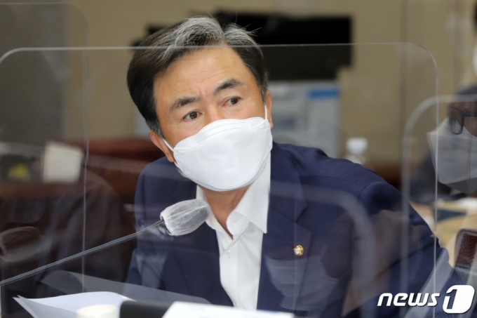 김기현 의원(사진 위쪽)과 김태흠 의원/사진=뉴스1
