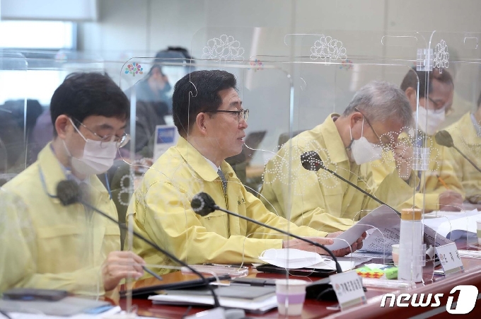 양승조 지사는 19일 열린 실국원장회의에서 일본 정부의 후쿠시마 원전사고 방사능 오염수 방류를 강력하게 규탄했다.(충남도 제공)© 뉴스1