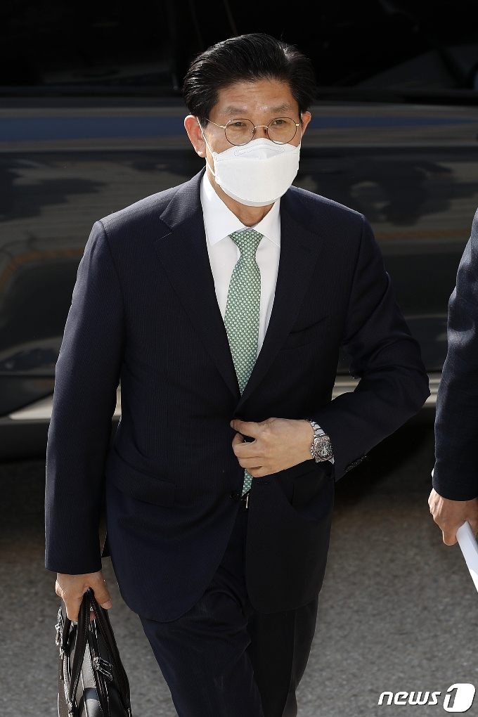 [사진] 출근하는 노형욱 국토교통부 장관 후보자
