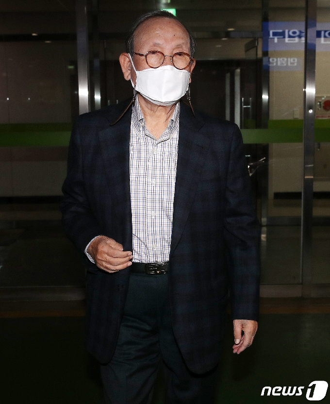 [사진] 한국타이어家 '형제분쟁' 2라운드…법원에 출석한 조양래 회장