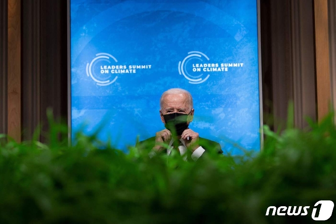 [사진] 기후 정상회의서 발언든는 바이든 대통령