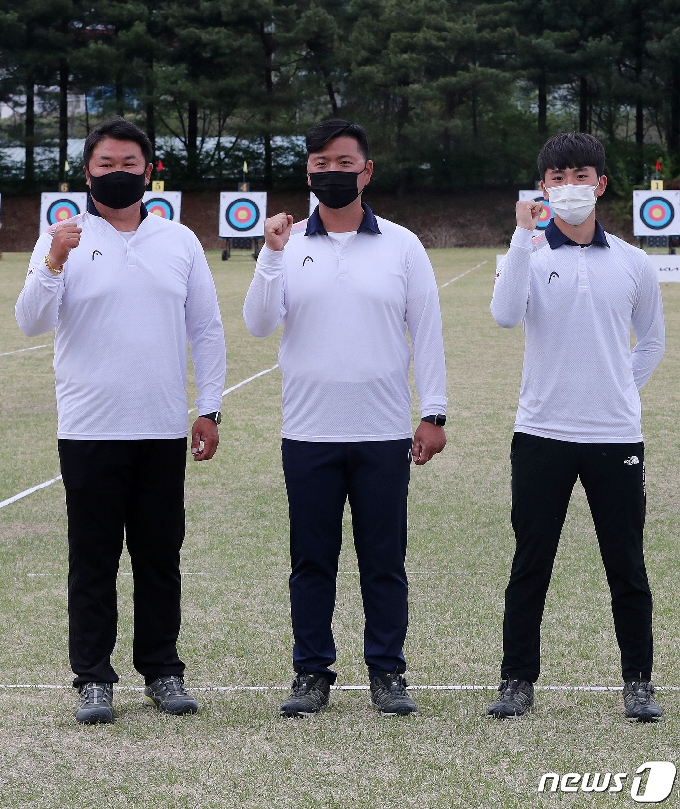 [사진] 파이팅 외치는 도쿄올림픽 양궁 남자부 국가대표
