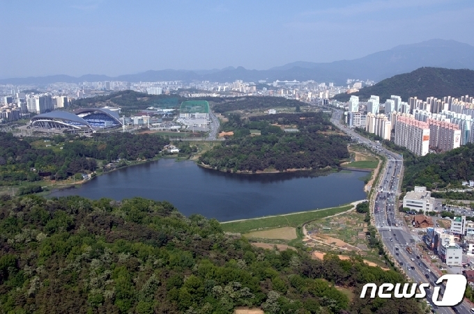 광주 서구 중앙공원 전경./뉴스1 © News1