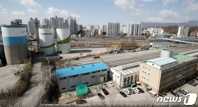 서울 노원구의 한 아파트에서 바라본 광운대역 일대 물류부지의 모습. /사진=뉴스1