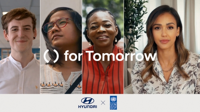 'for Tomorrow' 프로젝트 영상을 통해 공개된 솔루션을 제안한 (왼쪽부터) 영국의 시안 셔윈, 네팔의 소니카 만다르, 나이지라아의 오나 안젤라 아마카와 'for Tomorrow' 프로젝트 홍보대사인 배우 제시카 알바/사진제공=현대차