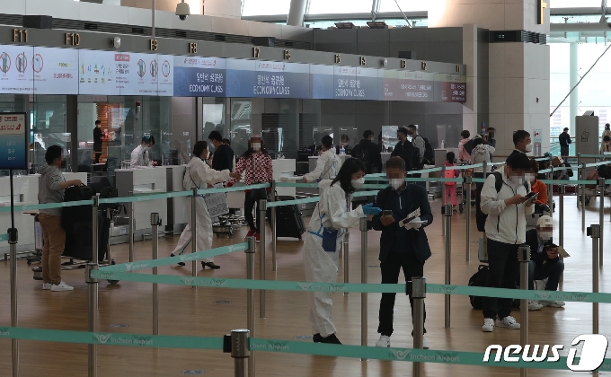 [사진] 모처럼 활기띠는 인천공항 '여행업 기지개?'