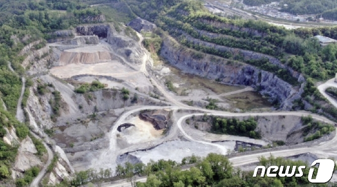 쌍용양회가 영월군 한반도면 폐광산 부지에 조성하려는 폐기물매립장 예정부지.© 뉴스1
