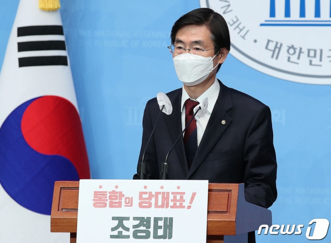 조경태 국민의힘 의원이 11일 서울 여의도 국회 소통관에서 당대표 출마 기자회견을 하고 있다.    /사진=뉴스1