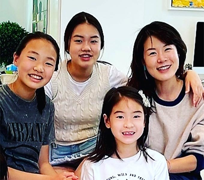 전 야구선수 박찬호의 아내 박리혜 씨와 딸 애린, 세린, 혜린 양/사진=박찬호 인스타그램
