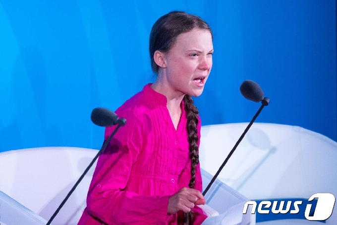 스웨덴의 10대 환경 운동가 그레타 툰베리가 지난  2019년 뉴욕 유엔본부에서 열린 기후행동 정상회의에서 울먹이며 연설하고 있다. © AFP=뉴스1 © News1