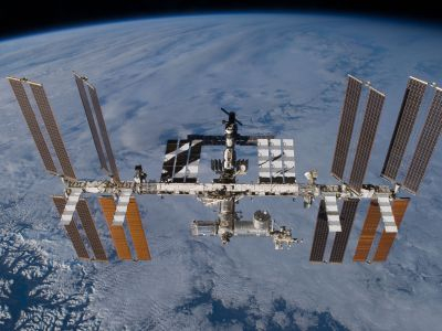  1 (ISS)     &#039;Ax-1&#039; ž° 4. ̱װֱ(NASA) ֺ  ɰ Ŭ -˷׸() ϸ  3  ΰ̴. =׽ÿ ̽