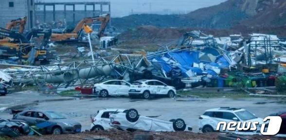 중국 후베이성 우한에서 13일 토네이도가 발생해 많은 피해가 발생했다(환구시보 갈무리) © 뉴스1