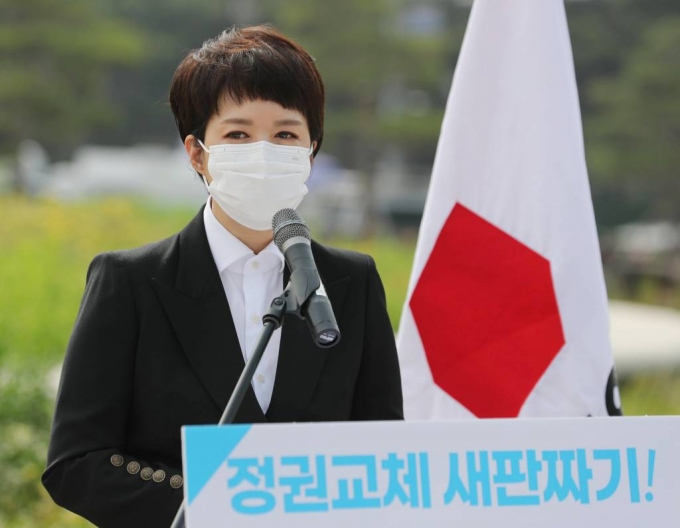  김은혜 국민의힘 의원이 14일 오전 청와대 분수대 앞에서 당대표 경선 출마선언을 하고 있다. 2021.05.14. /사진제공=뉴시스