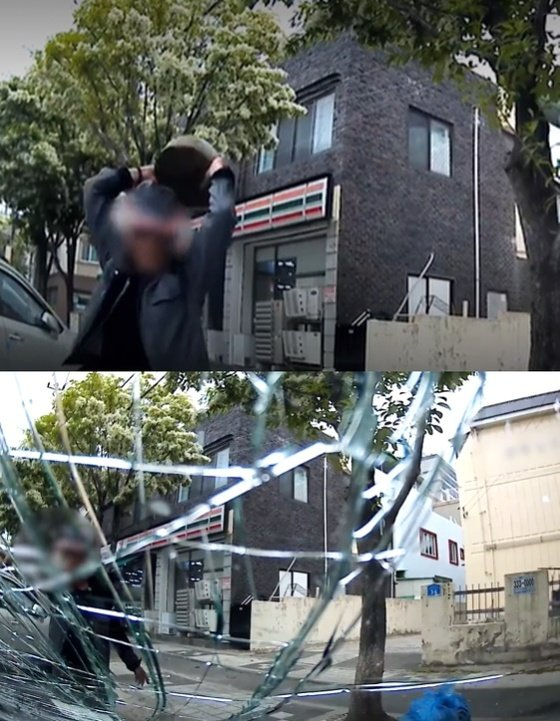 한 남성이 차량 앞 유리를 돌로 부수고 있다. (대전경찰청) /사진=뉴스1