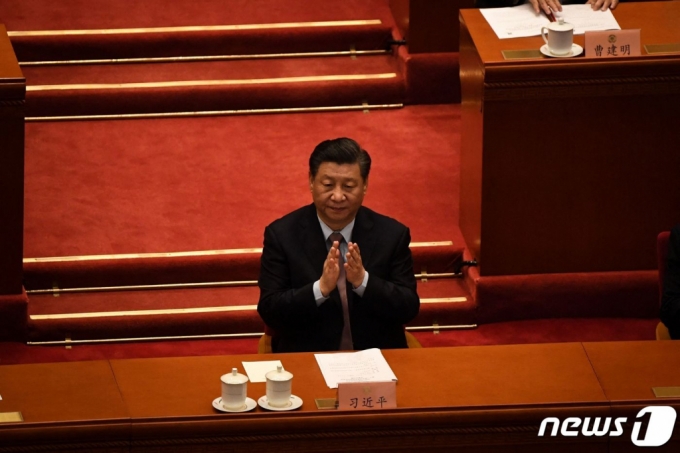 (베이징 AFP=뉴스1) 우동명 기자 = 시진핑 중국 국가주석이 4일(현지시간) 베이징 인민대회당에서 열린 전국인민정치협상회의 개막식에 참석을 하고 있다.  (C) AFP=뉴스1  