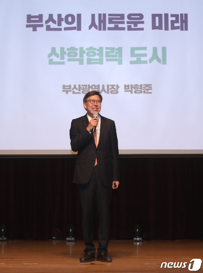 [사진] 박형준 부산시장, 동아대 강연