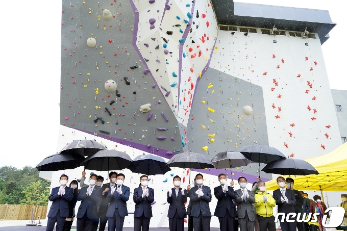 [사진] '국립등산학교 인공암벽장'으로 오세요!