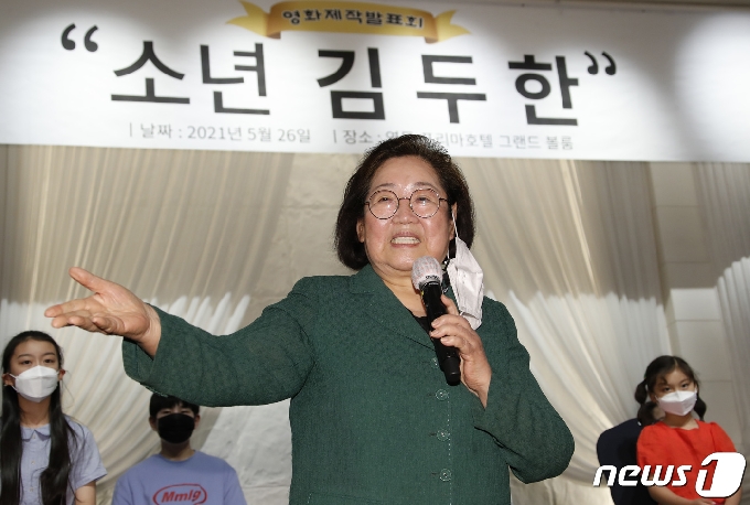 [사진] 김을동 '소년 김두한'제발회 축하