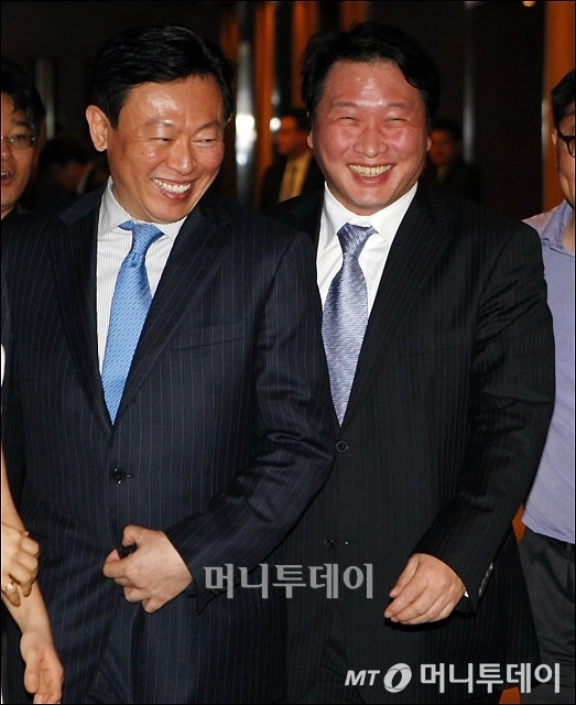 신동빈 롯데그룹 회장(왼쪽)과 최태원 SK그룹 회장./사진=머니투데이DB