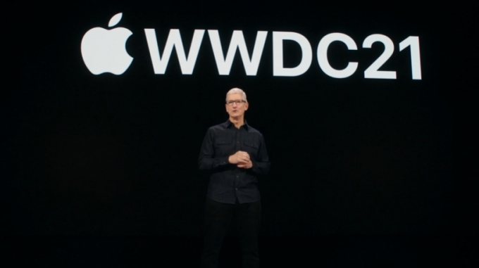 애플 연례 행사인 WWDC21 행사에서 팀 쿡 애플 CEO가 기조 발표를 하고 있다. /사진=애플