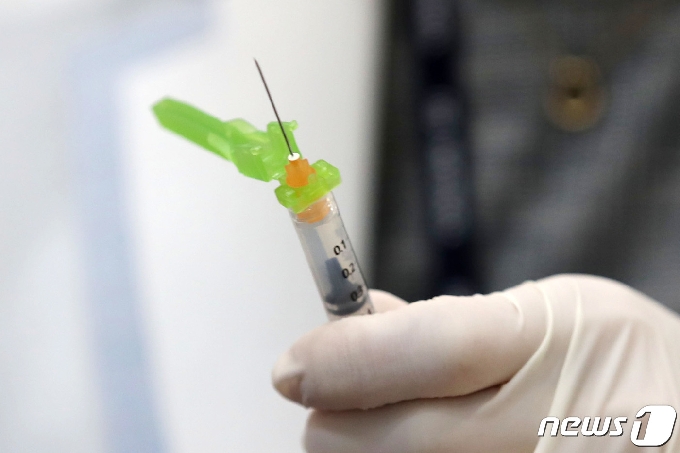 [사진] 1천만 명 넘어선 코로나19 백신 접종