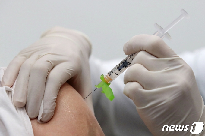 [사진] 코로나19 백신 접종 1천만 명 돌파