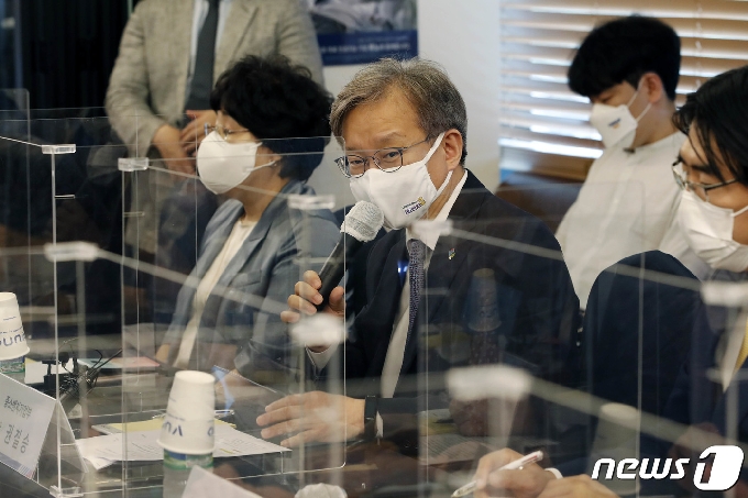 [사진] 의료기기 기업들 만난 권칠승 중기부 장관