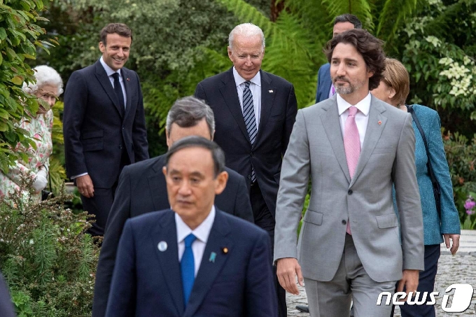 [사진] 만찬 참석하는 엘리자베스 여왕과 G7  정상들
