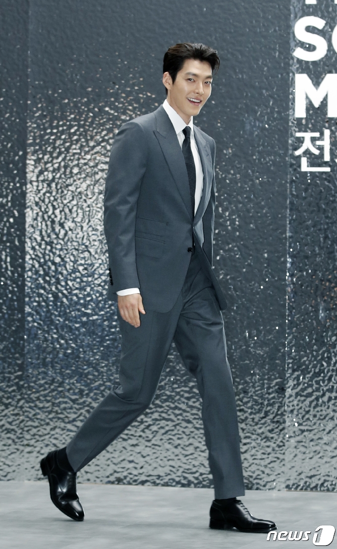 [사진] 김우빈, 건강해진 모습으로 오랜만에 공식석상 나들이