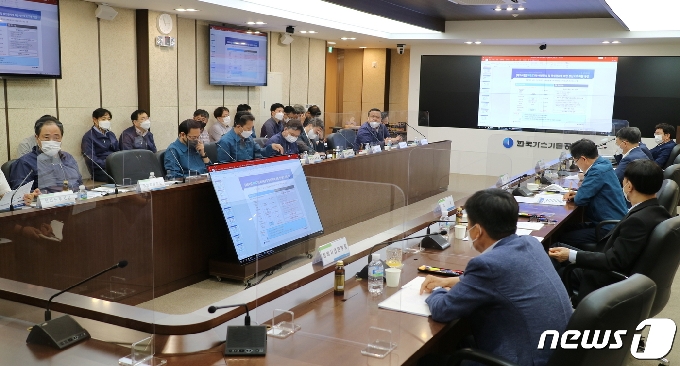 더존비즈온은 지난 14일 대전 유성구 한국가스기술공사에서 차세대 정보시스템(K-ERP) 구축 사업 중간보고회를 가졌다.(더존비즈온 제공) 2021.6.15/뉴스1