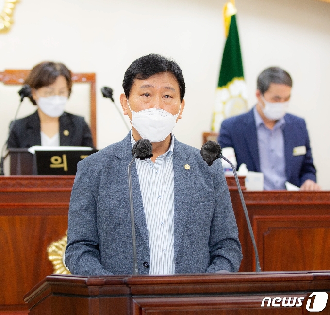 김제시의회 이병철 의원이15일 열린 제250회 정례회 1차 본회의에서 5분 발언을 하고 있다. © 뉴스1