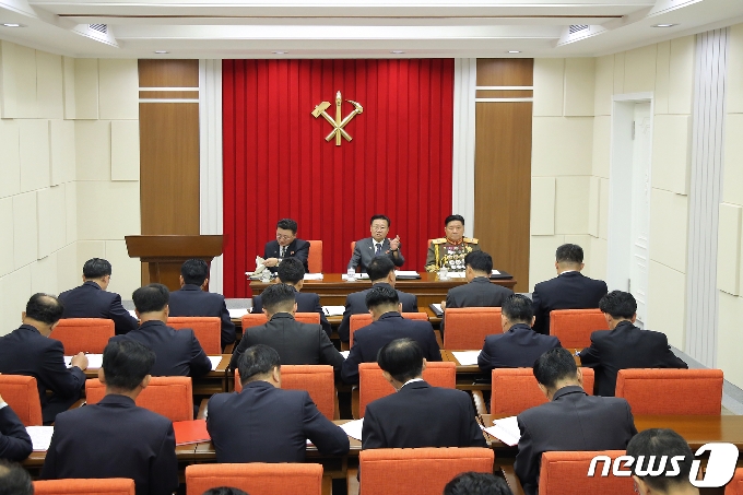 [사진] 전원회의 2일차…부문별 협의회 진행하는 북한
