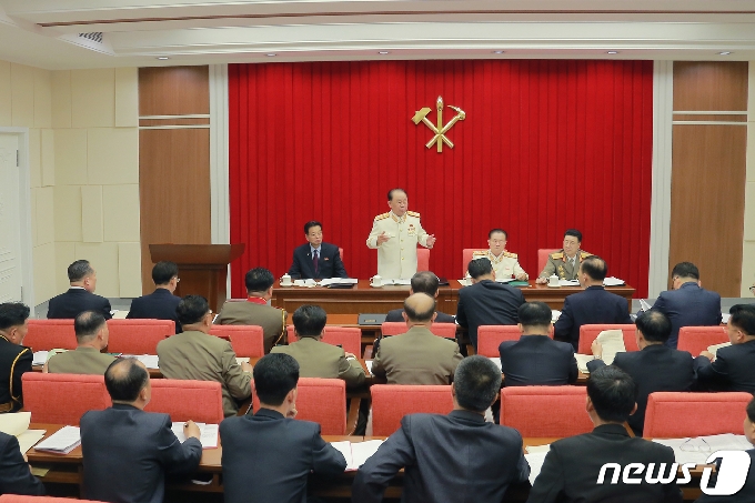 [사진] 전원회의 2일차…부문별 분과 협의회 진행하는 북한