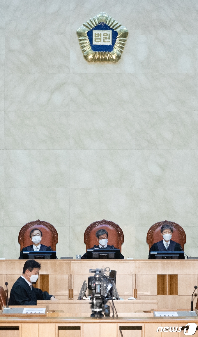 [사진] 전원합의체 선고 앞둔 김명수 대법원장