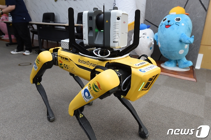 [사진] 인천시 4족 보행로봇 '스팟' 소개