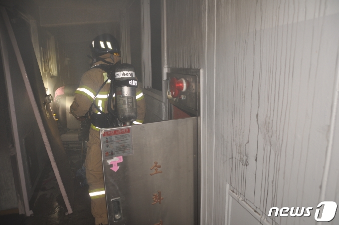 전북 익산시 한 아파트에서 화재가 발생해 70대 남성이 숨졌다.(소방본부제공)2021.6.20/뉴스1