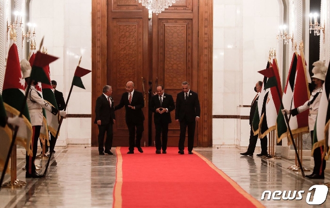 [사진] 요르단 국왕, 이집트 대통령 맞는 이라크 대통령-총리