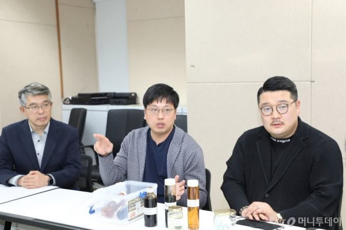 (From the left) Advisor Park Gyeong-min, Director Ham Dong-hyeon of Business Division, CEO Jung Young-hoon of City Oil Field= Photo= Money Today